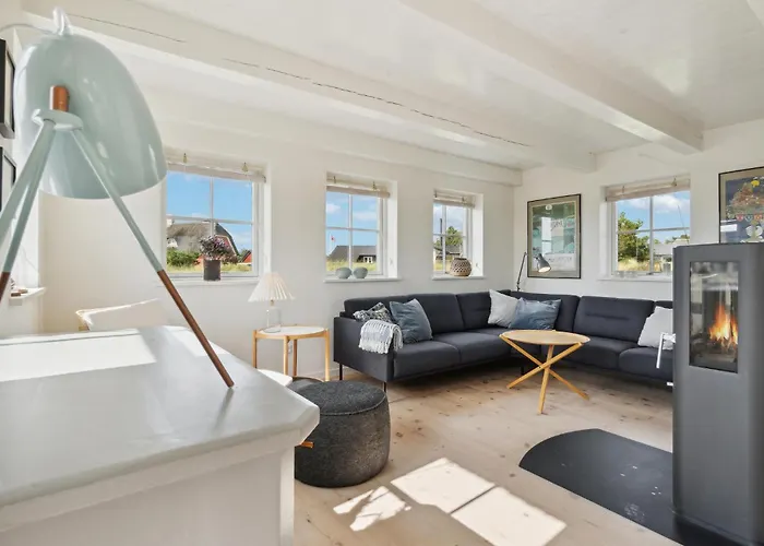 2 Bedroom Stunning In Сasa de vacaciones Blåvand